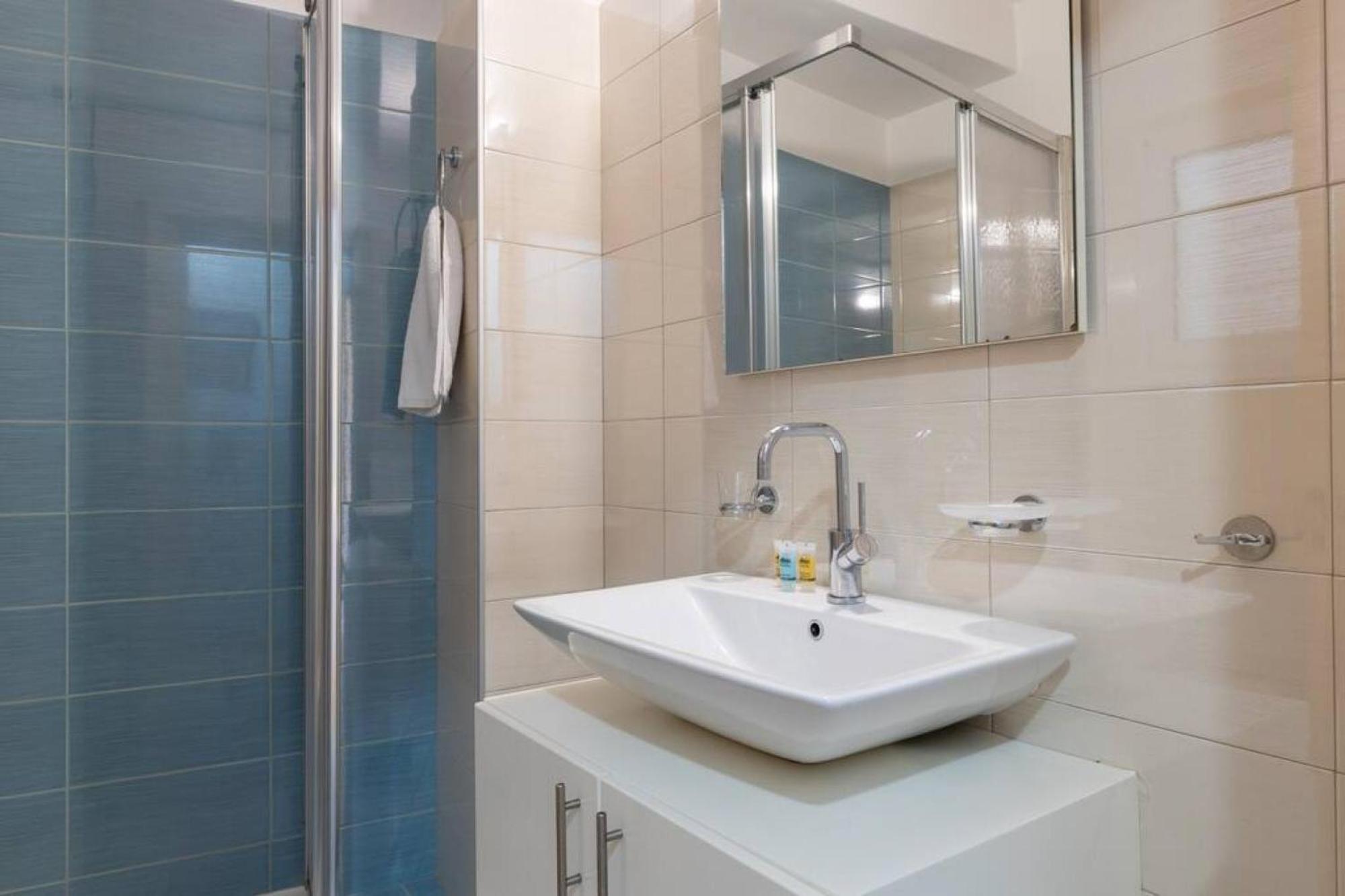 Petralona Dazzling Floor 1bdap Athen